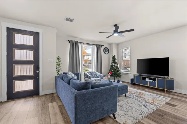 $435,000 | 827 Crystal Oak Lane, Arlington, TX 76005