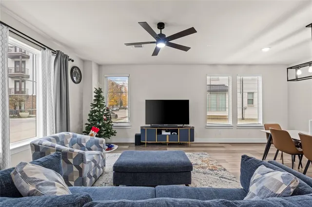 $435,000 | 827 Crystal Oak Lane, Arlington, TX 76005