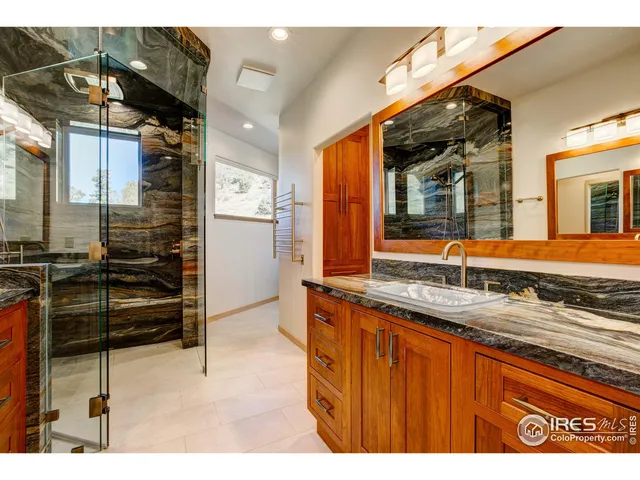 a view of an outdoor kitchen