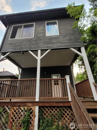 $3,600 | 722 20th Avenue, Seattle, WA 98122
