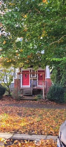 $3,600 | 722 20th Avenue, Seattle, WA 98122