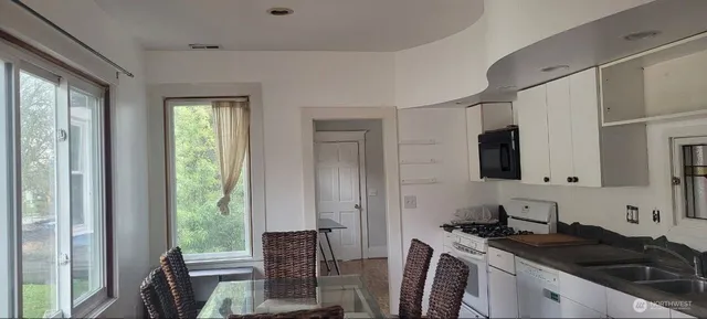 $3,600 | 722 20th Avenue, Seattle, WA 98122