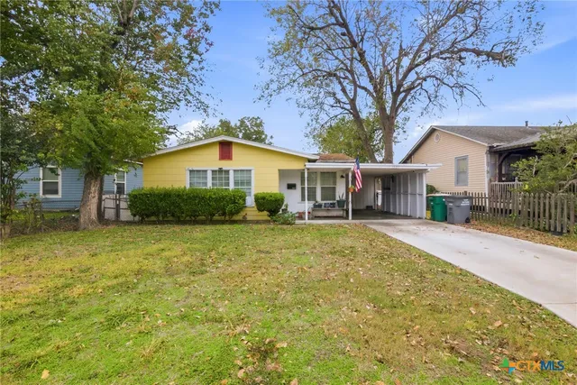 $129,900 | 1507 East Mistletoe Avenue, Victoria, TX 77901