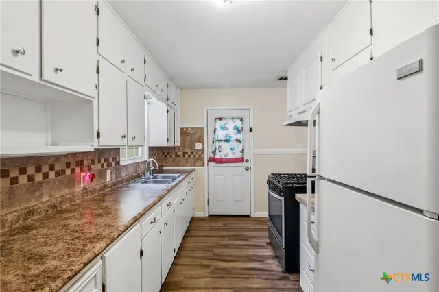 $129,900 | 1507 East Mistletoe Avenue, Victoria, TX 77901