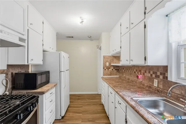 $129,900 | 1507 East Mistletoe Avenue, Victoria, TX 77901