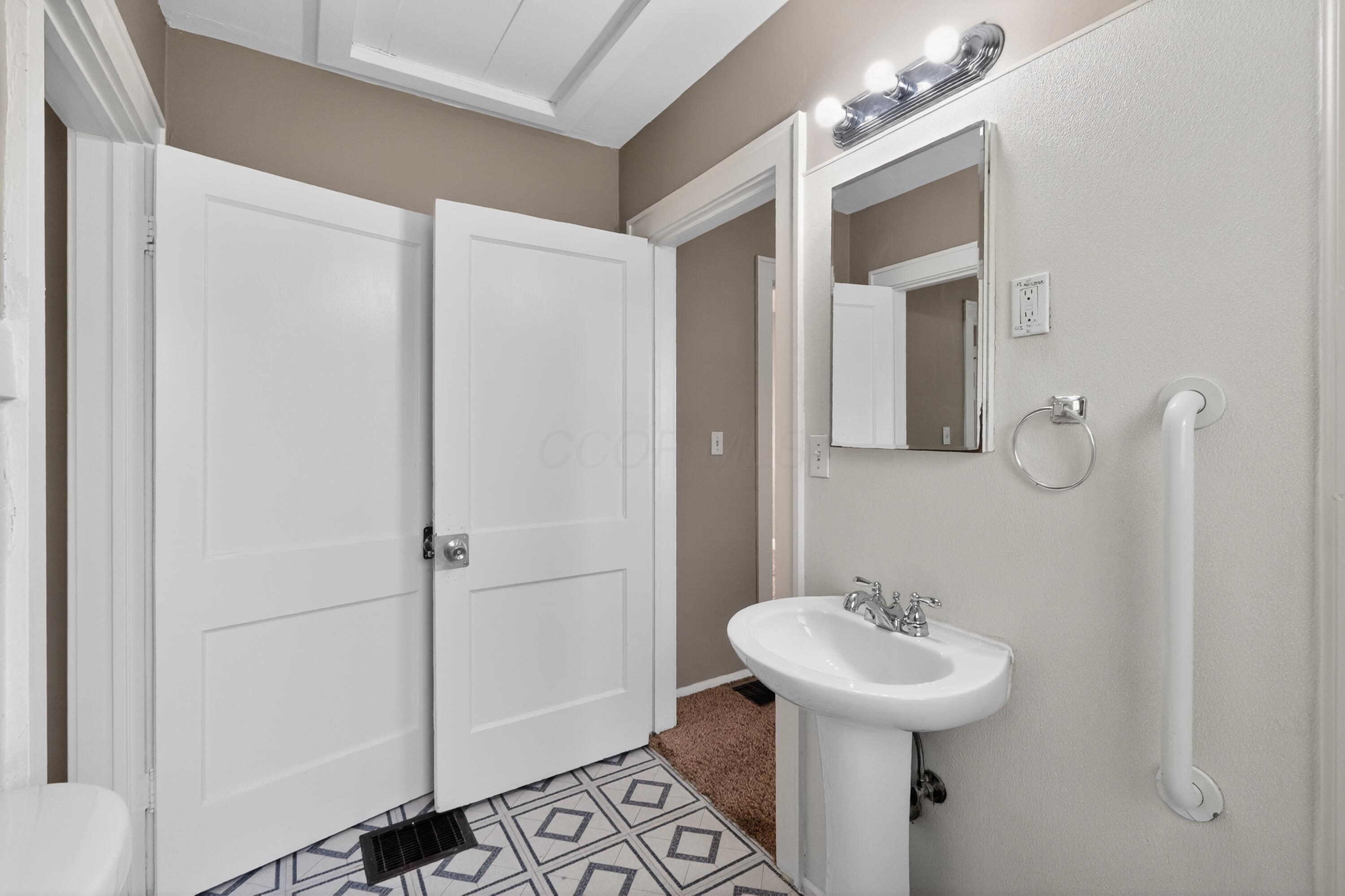 2025 Sale Road Columbus, OH 43224 - Photo 25 of 31 25_2025_Sale_Rd-Bathroom-e-12