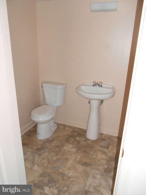 406 Crisfield Road Baltimore, MD 21220 - Photo 17 of 30 Bath