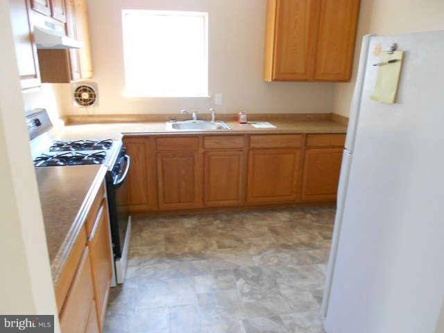 406 Crisfield Road Baltimore, MD 21220 - Photo 5 of 30 Kitchen