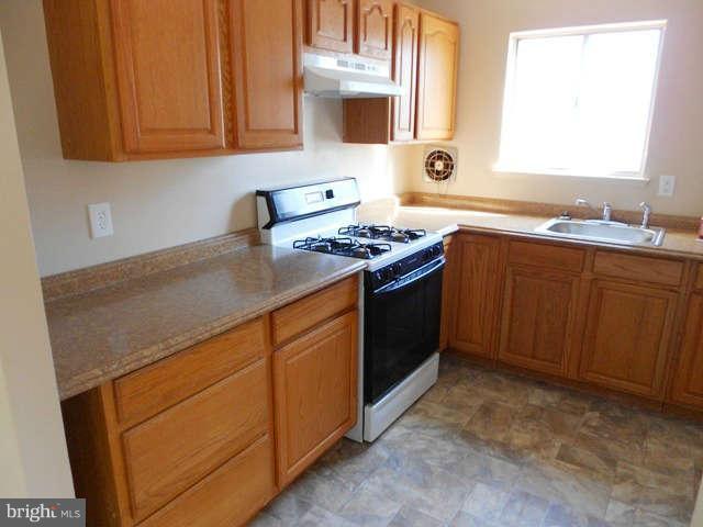 406 Crisfield Road Baltimore, MD 21220 - Photo 7 of 30 Kitchen