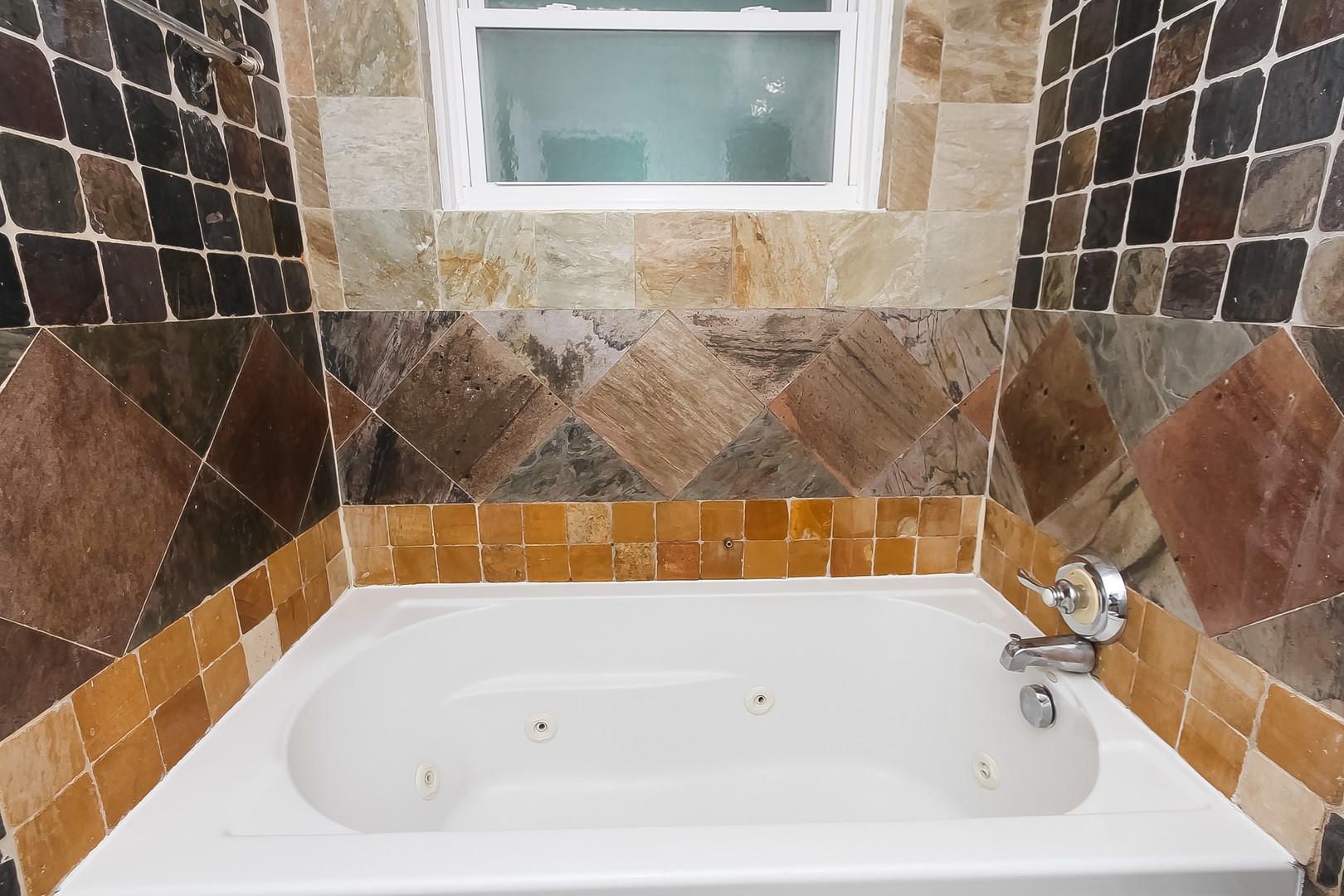 1650 Mill Street, Unit 103 Des Plaines, IL 60016 - Photo 16 of 19 a bathroom with a bathtub