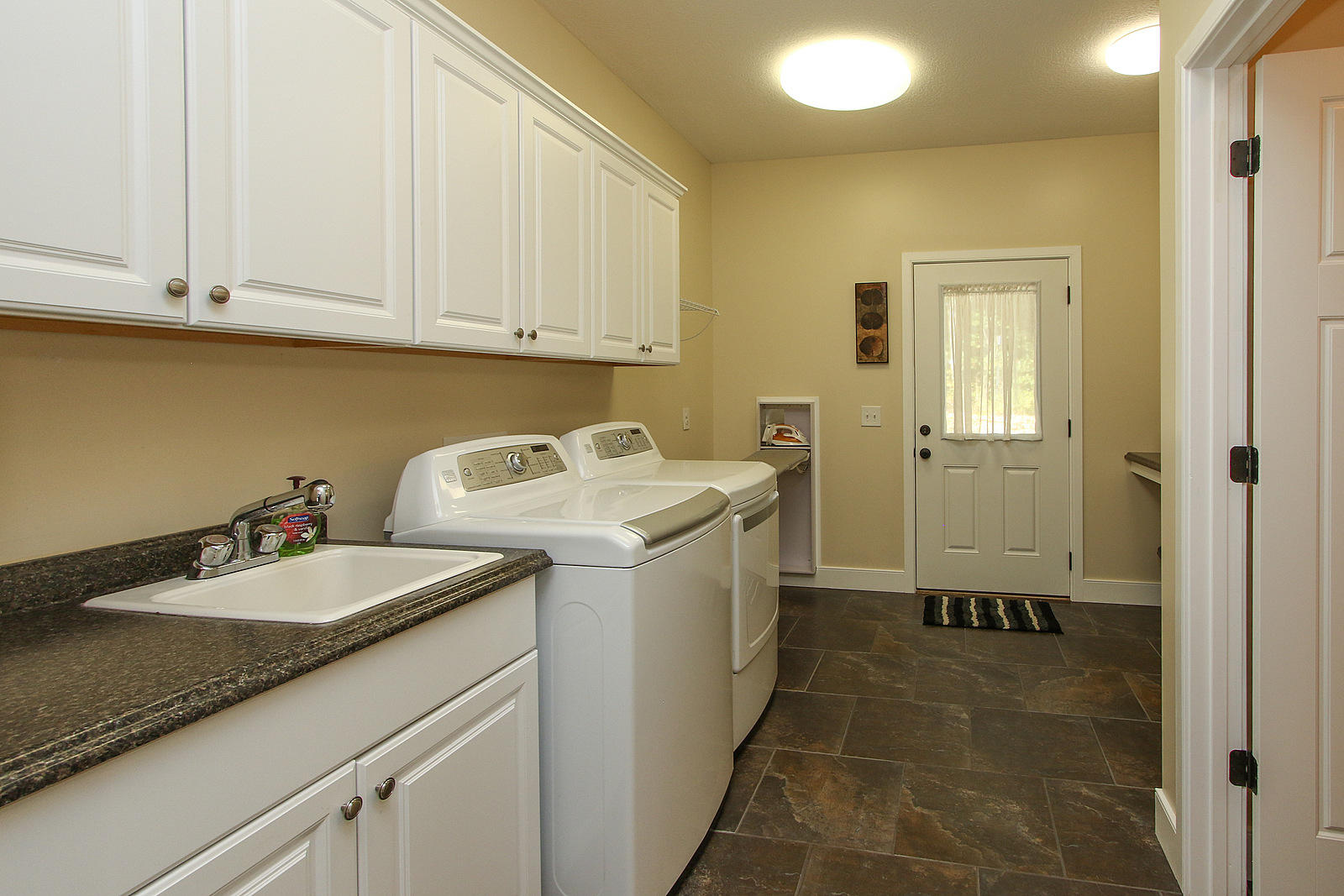 281 Boyer Road Andersonville, TN 37705 - Photo 15 of 27 Large laundry room