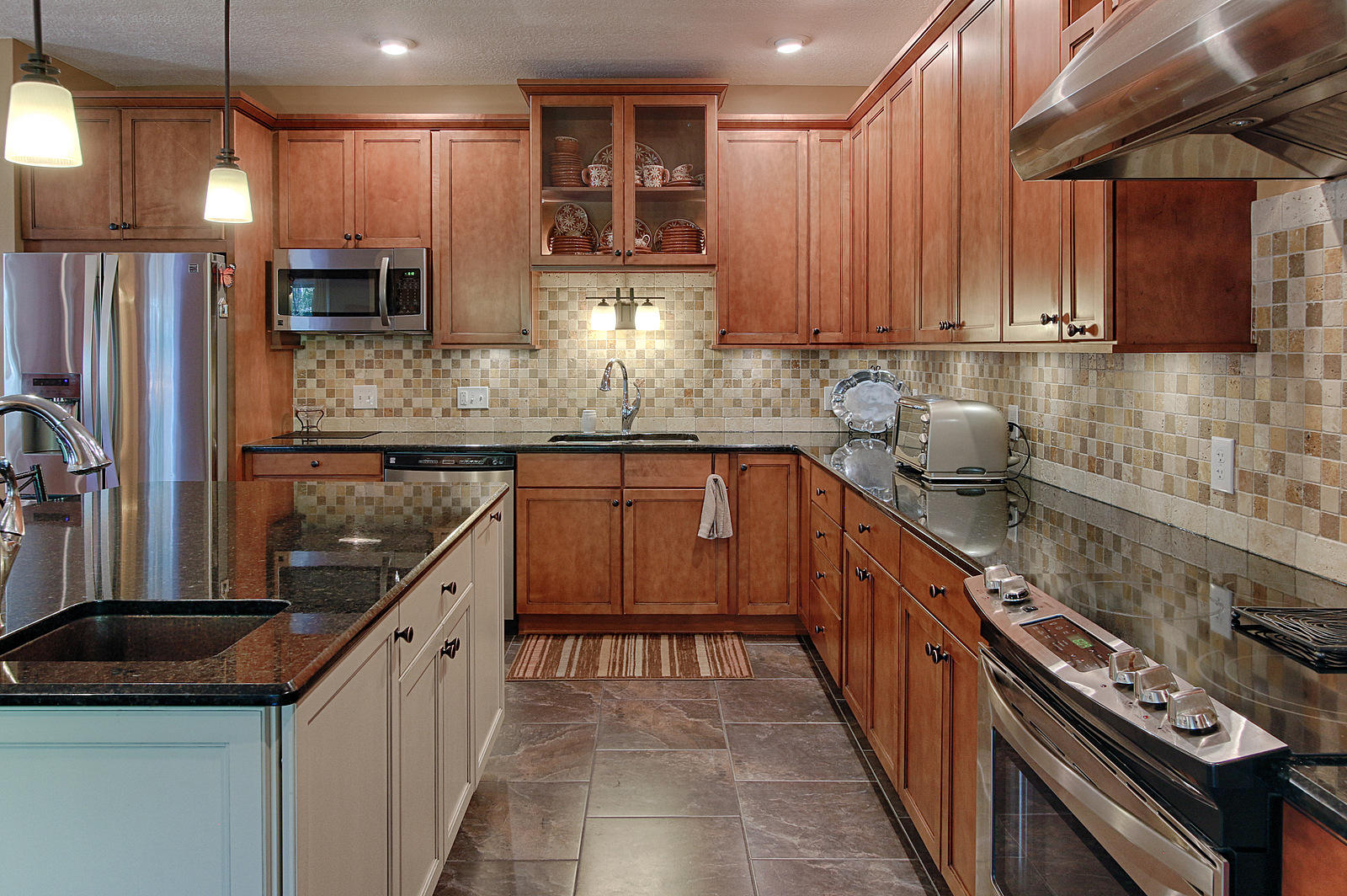 281 Boyer Road Andersonville, TN 37705 - Photo 8 of 27 Granite tops-Travertine backsplash