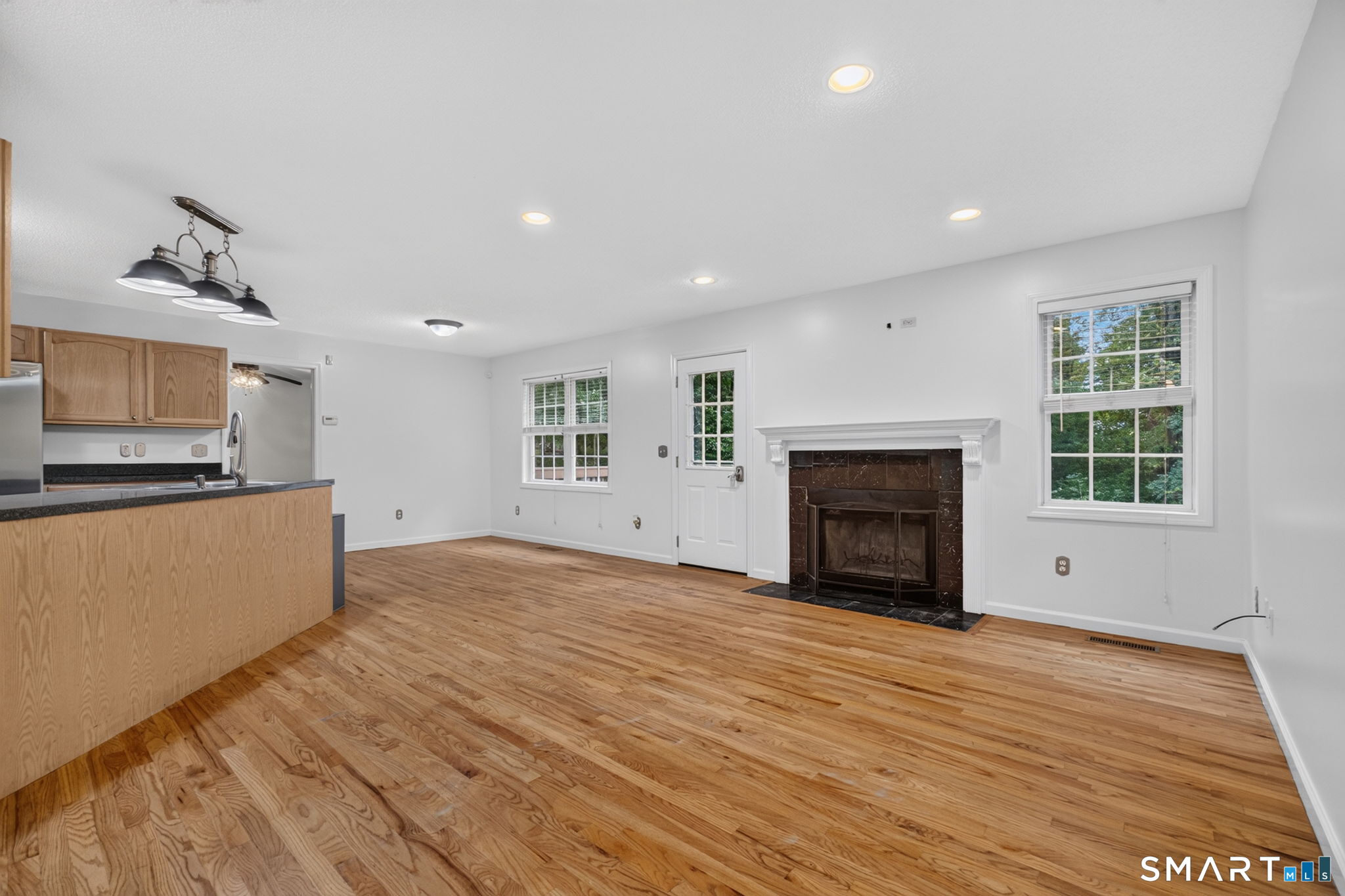 1137 Ridgewood Road Middletown, CT 06457 - Photo 7 of 37 Gallery Image 7