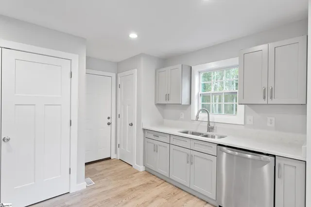 $262,500 | 420 Fox Valley Road, Anderson, SC 29621