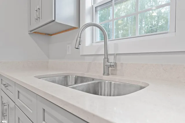 $262,500 | 420 Fox Valley Road, Anderson, SC 29621