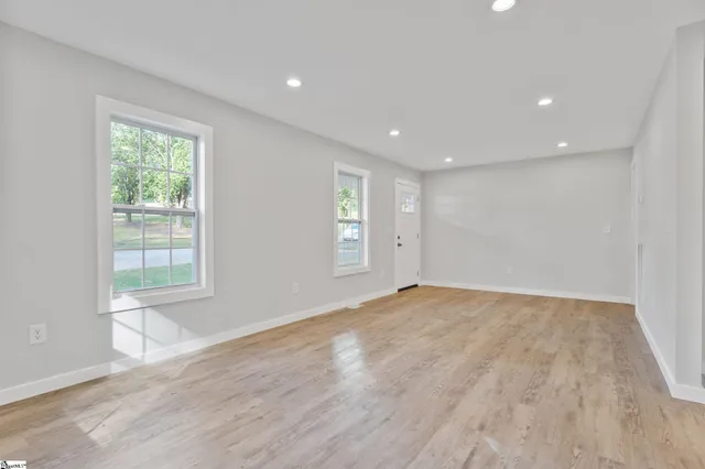 $262,500 | 420 Fox Valley Road, Anderson, SC 29621