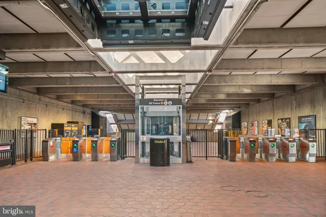 $660,000 | 2665 Manhattan Place, Unit 109, Vienna, VA 22180