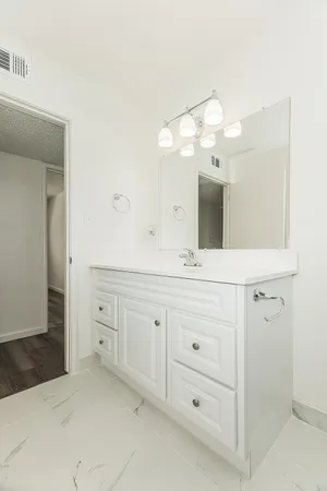 $365,000 | 916 West Holland Avenue, Clovis, CA 93612