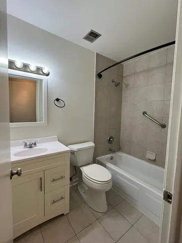 $1,900 | 1451 Cove Drive, Unit 199D, Prospect Heights, IL 60070