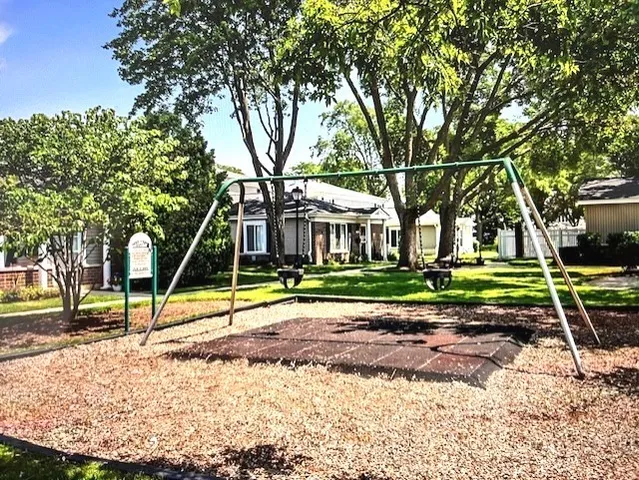 $1,900 | 1451 Cove Drive, Unit 199D, Prospect Heights, IL 60070