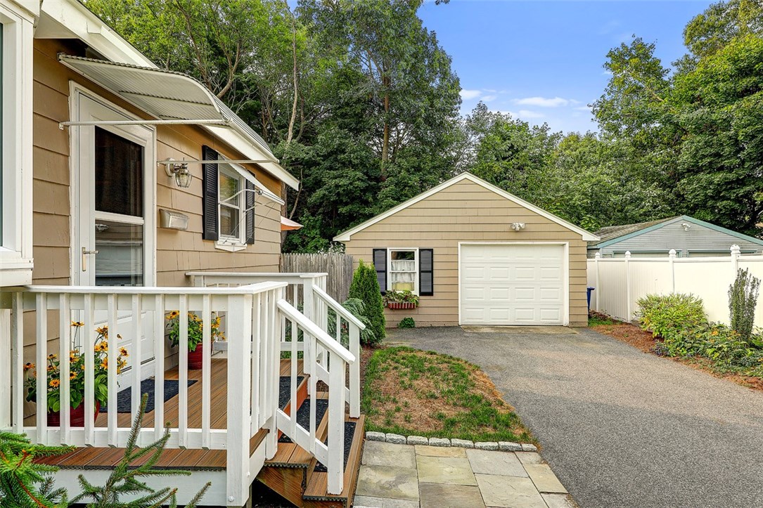 22 Snow Road Warwick, RI 02888 - Photo 2 of 25