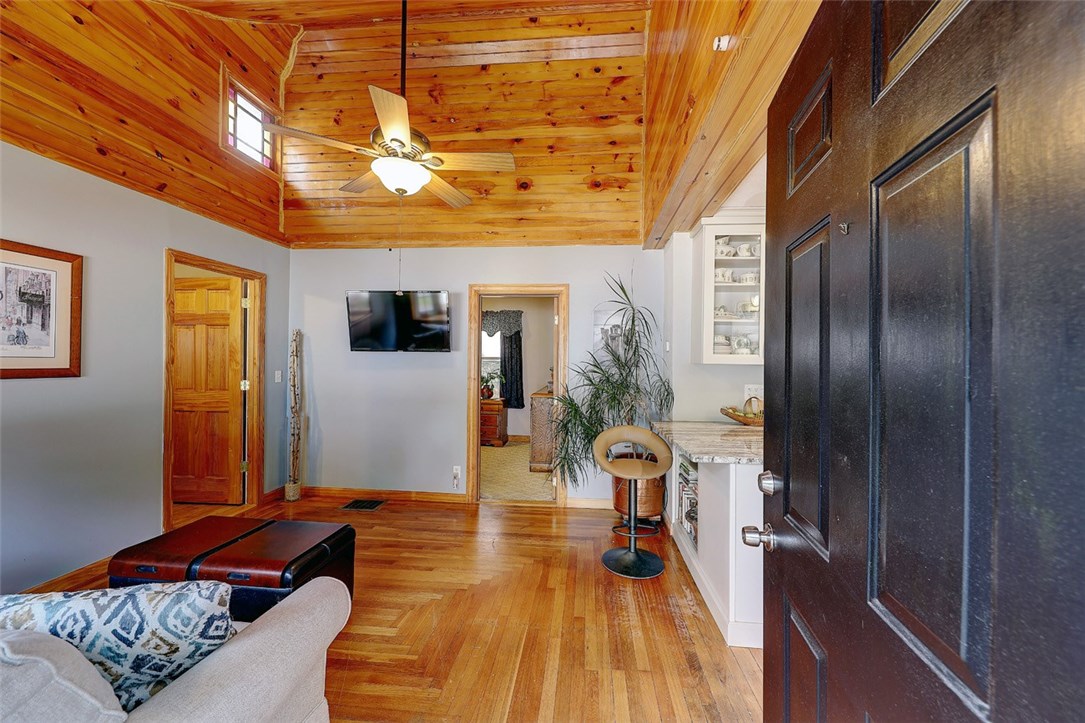 22 Snow Road Warwick, RI 02888 - Photo 5 of 25