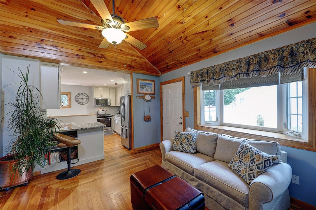 22 Snow Road Warwick, RI 02888 - Photo 6 of 25