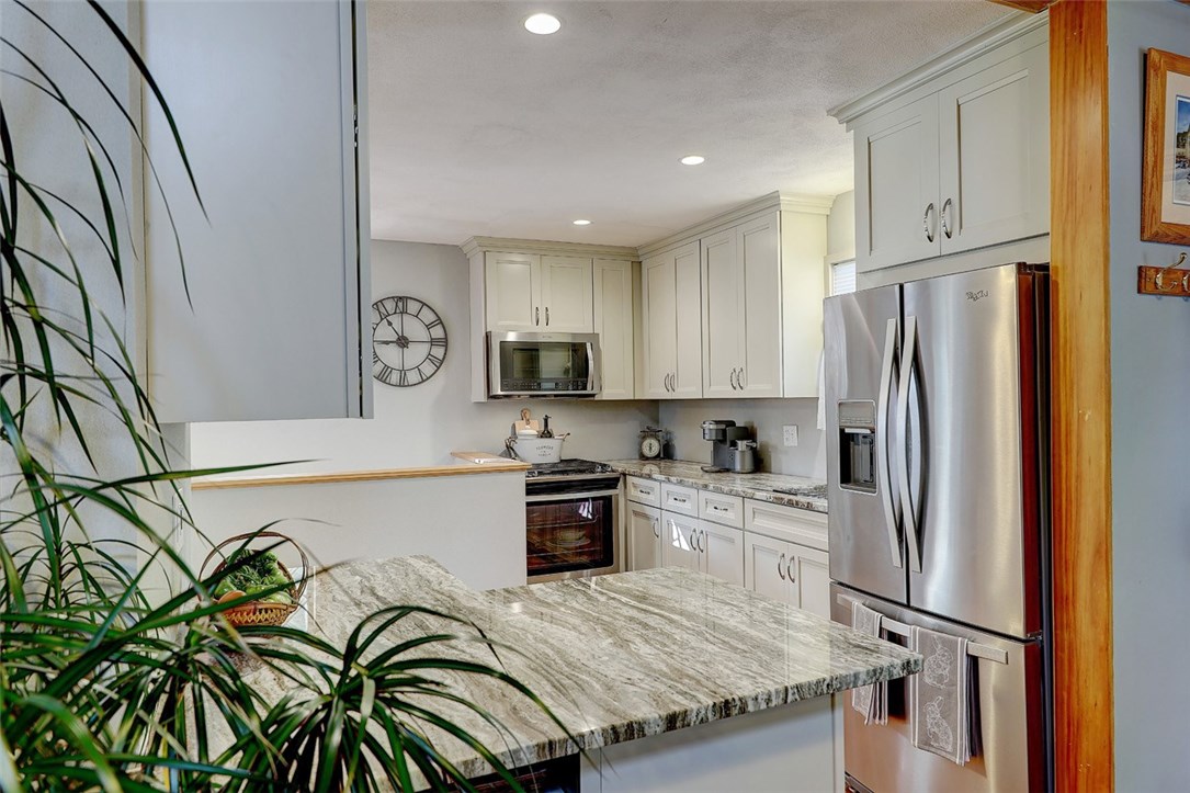 22 Snow Road Warwick, RI 02888 - Photo 8 of 25