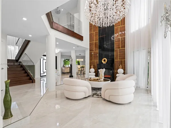 $6,150,000 | 6180 Pine Tree Drive, Miami Beach, FL 33140