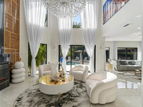 $6,150,000 | 6180 Pine Tree Drive, Miami Beach, FL 33140