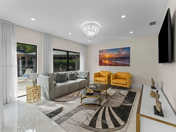 $6,150,000 | 6180 Pine Tree Drive, Miami Beach, FL 33140