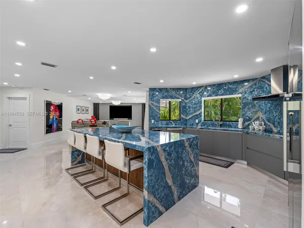 $6,150,000 | 6180 Pine Tree Drive, Miami Beach, FL 33140