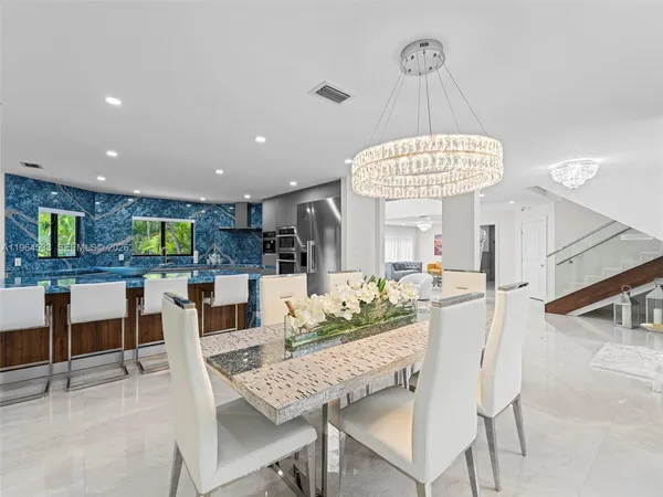 $6,150,000 | 6180 Pine Tree Drive, Miami Beach, FL 33140