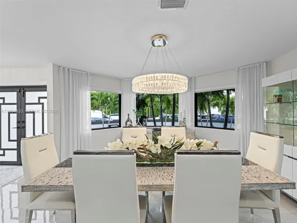 $6,150,000 | 6180 Pine Tree Drive, Miami Beach, FL 33140