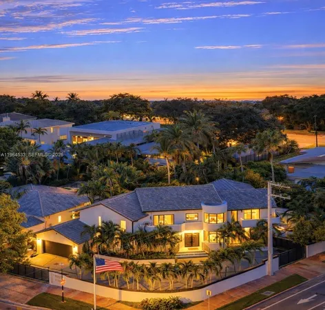 $6,150,000 | 6180 Pine Tree Drive, Miami Beach, FL 33140
