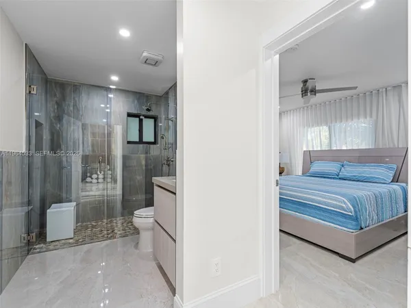 $6,150,000 | 6180 Pine Tree Drive, Miami Beach, FL 33140