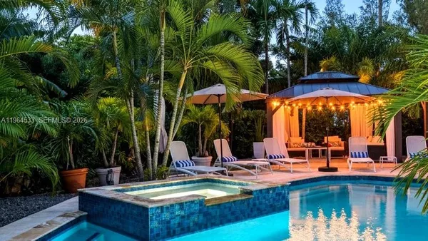 $6,150,000 | 6180 Pine Tree Drive, Miami Beach, FL 33140