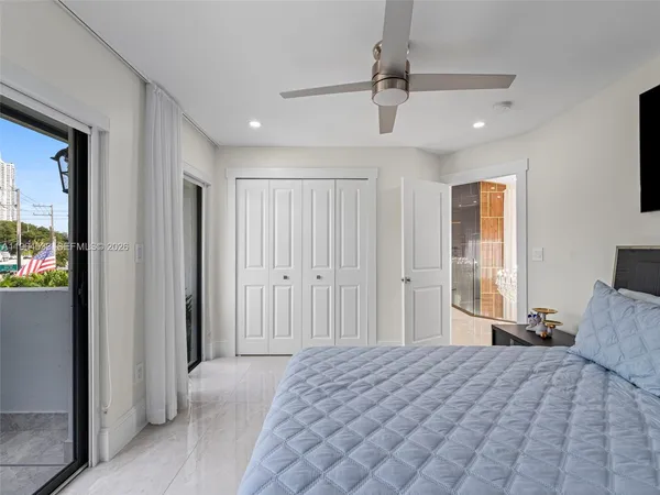 $6,150,000 | 6180 Pine Tree Drive, Miami Beach, FL 33140