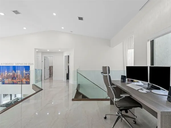 $6,150,000 | 6180 Pine Tree Drive, Miami Beach, FL 33140