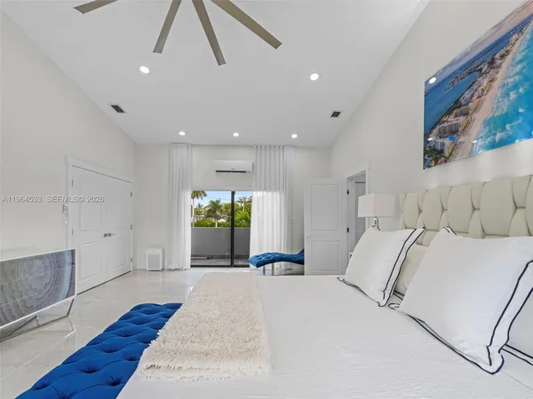 $6,150,000 | 6180 Pine Tree Drive, Miami Beach, FL 33140