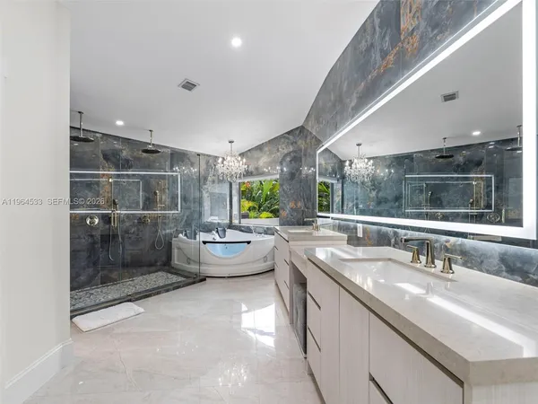 $6,150,000 | 6180 Pine Tree Drive, Miami Beach, FL 33140