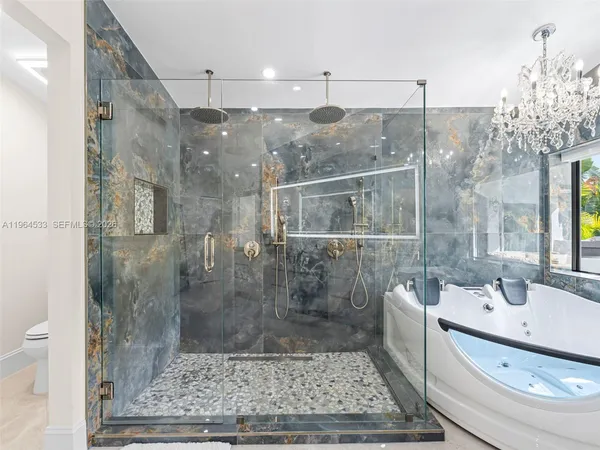 $6,150,000 | 6180 Pine Tree Drive, Miami Beach, FL 33140