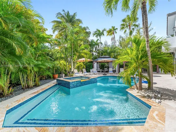 $6,150,000 | 6180 Pine Tree Drive, Miami Beach, FL 33140