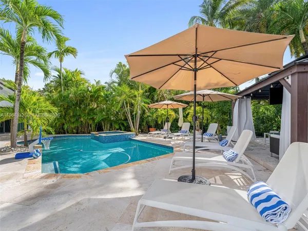 $6,150,000 | 6180 Pine Tree Drive, Miami Beach, FL 33140