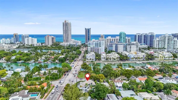 $6,150,000 | 6180 Pine Tree Drive, Miami Beach, FL 33140