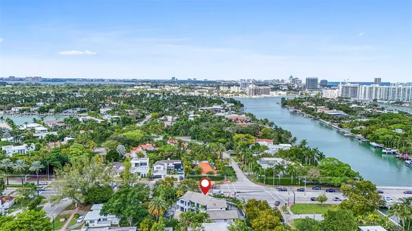 $6,150,000 | 6180 Pine Tree Drive, Miami Beach, FL 33140