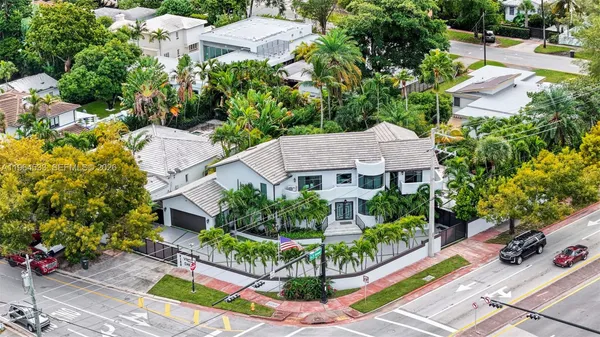 $6,150,000 | 6180 Pine Tree Drive, Miami Beach, FL 33140