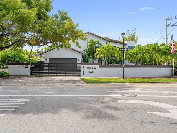 $6,150,000 | 6180 Pine Tree Drive, Miami Beach, FL 33140