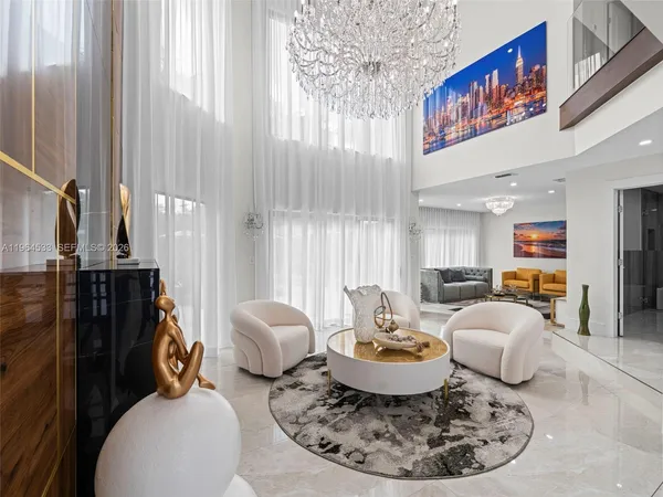 $6,150,000 | 6180 Pine Tree Drive, Miami Beach, FL 33140