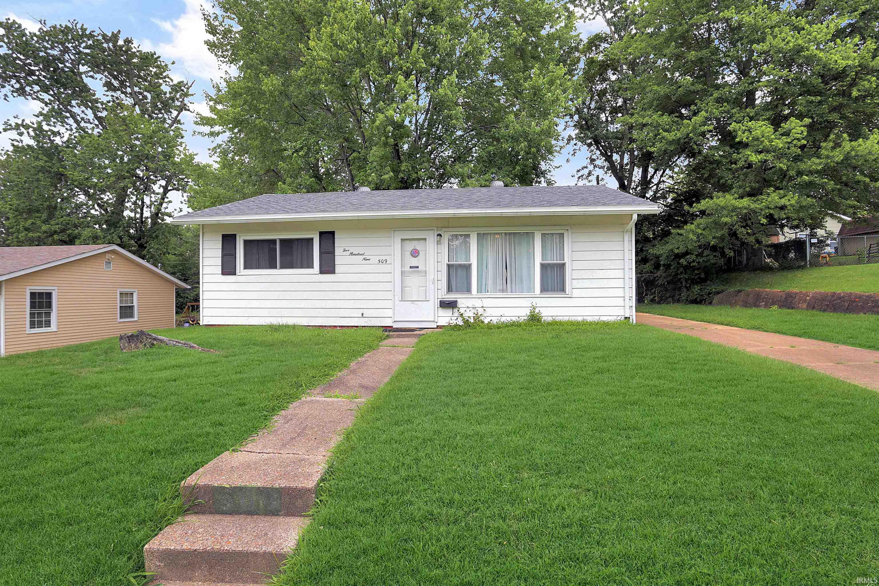 509 Hanover Road Evansville, IN 47710 - Photo 2 of 16 Gallery Image 2